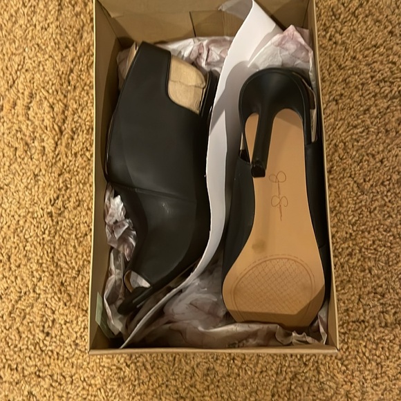 Black Jessica Simpson Leather 4 inch heel NWT - Picture 8 of 8